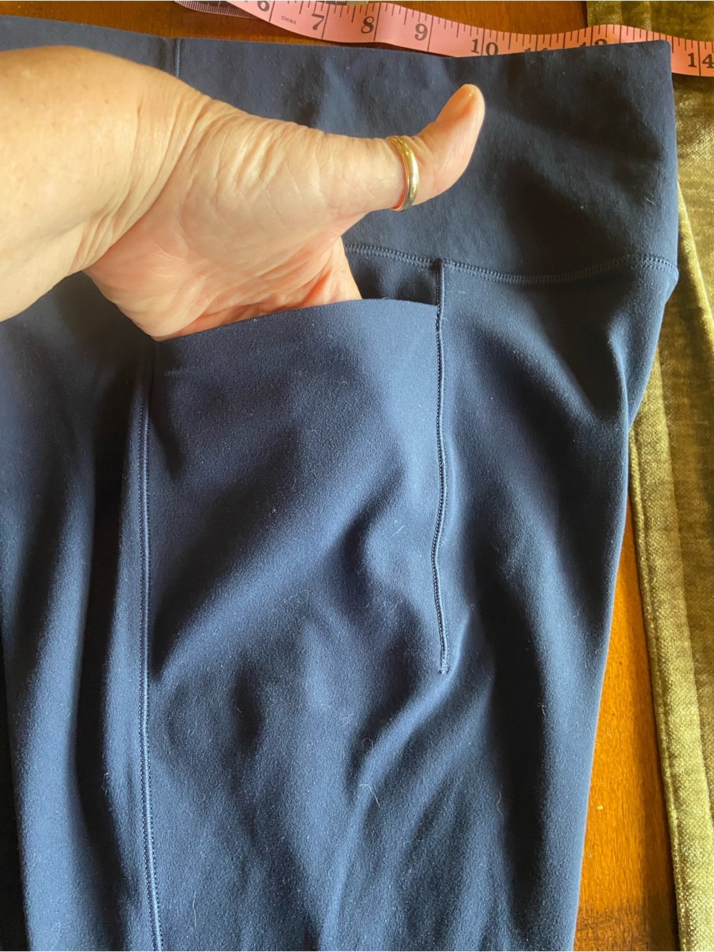 Athleta Salutation 7/8 stash tights size medium - Picture 6 of 9